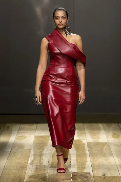 Look 18